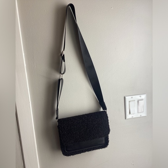 Mystyle Handbags - New without tags black Sherpa purse
